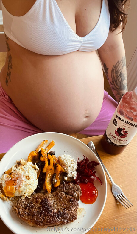 Pregnantgoddessella