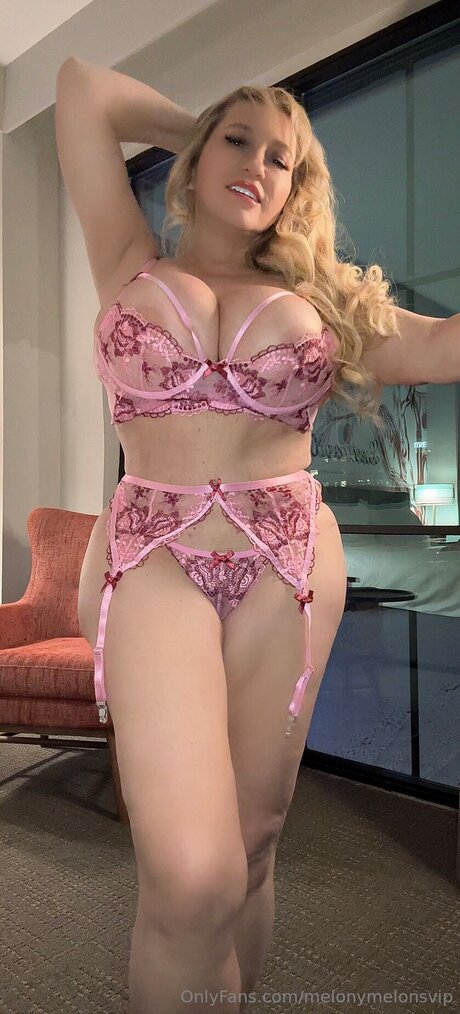 Nacktes geleaktes OnlyFans-Foto von Melonymelonsvip