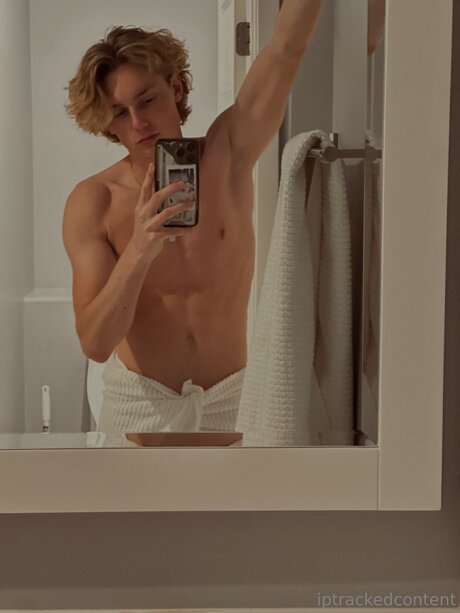 Nacktes geleaktes OnlyFans-Foto von Imadrienagreste