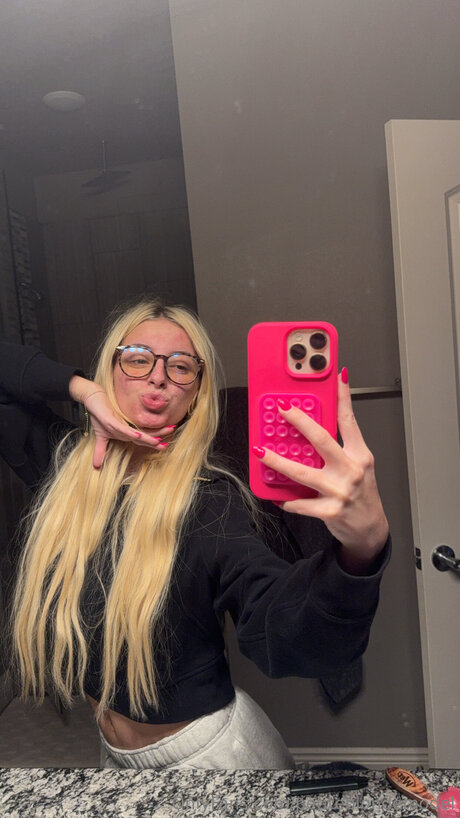 Nacktes geleaktes OnlyFans-Foto von Petiteblondemodel
