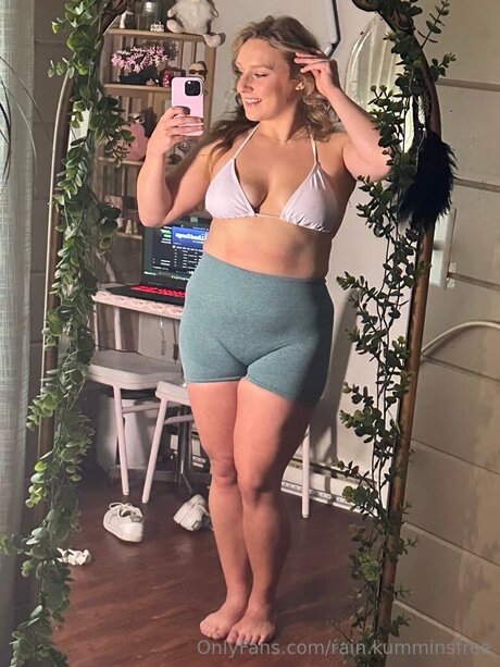 Nacktes geleaktes OnlyFans-Foto von Rain Kumminsfree