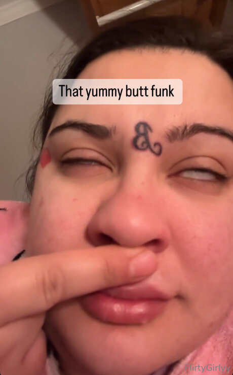 Nacktes geleaktes OnlyFans-Foto von Bellathecat