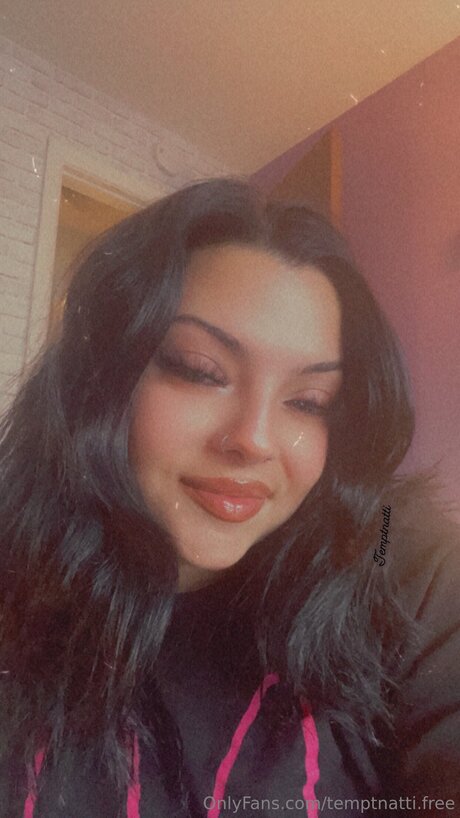 Nacktes geleaktes OnlyFans-Foto von Temptnatti Free