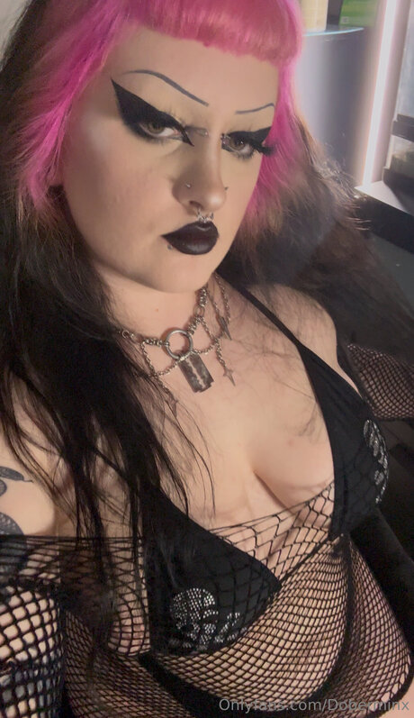 Nacktes geleaktes OnlyFans-Foto von Doberminx