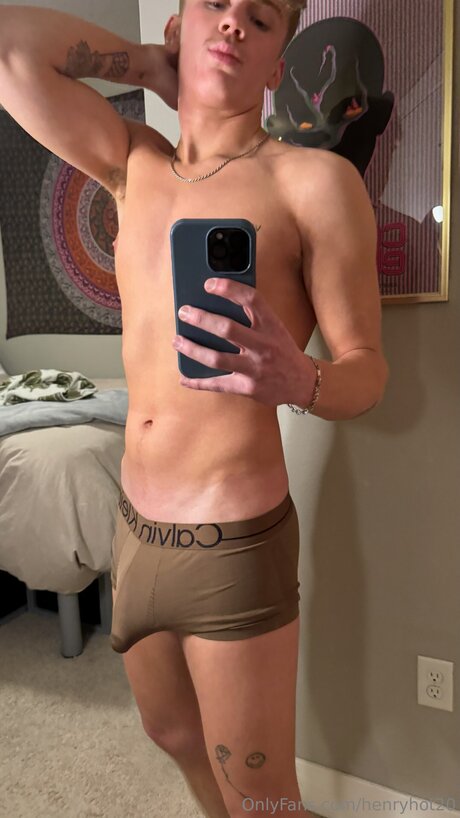 Nacktes geleaktes OnlyFans-Foto von Henryhot20