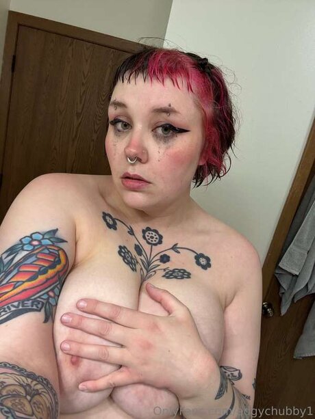 Nacktes geleaktes OnlyFans-Foto von Edgychubby1