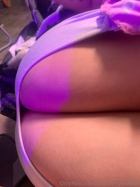 Nacktes geleaktes OnlyFans-Foto von Umommymilkers