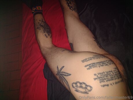 Nacktes geleaktes OnlyFans-Foto von Fallenmaster69