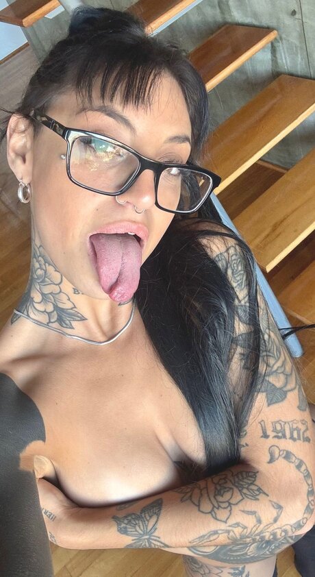 Nacktes geleaktes OnlyFans-Foto von Elenifirouu