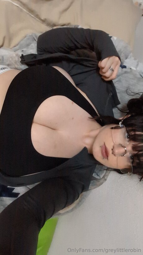 Nacktes geleaktes OnlyFans-Foto von Greylittlerobin