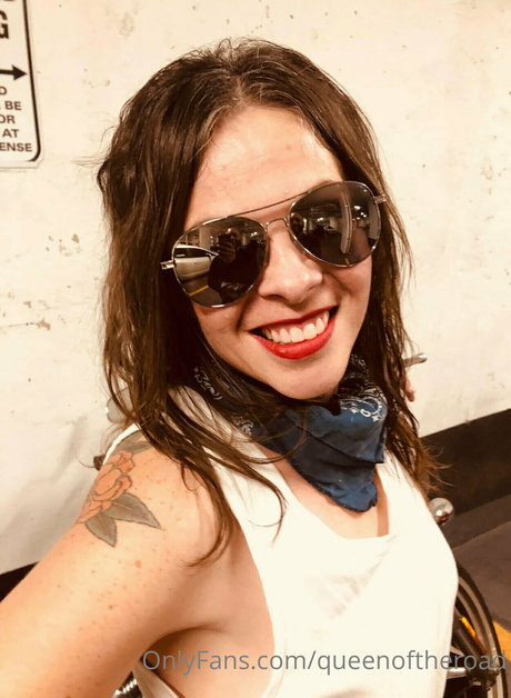 Nacktes geleaktes OnlyFans-Foto von Queen Of The Road