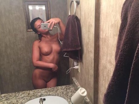 Nacktes geleaktes OnlyFans-Foto von Lauren Tyler