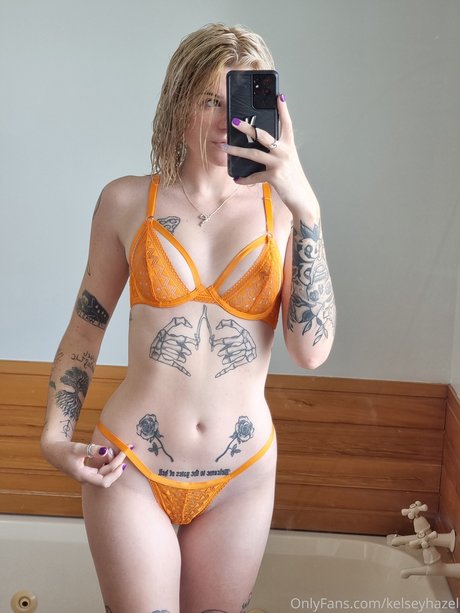 Nacktes geleaktes OnlyFans-Foto von Kelsey Hazel