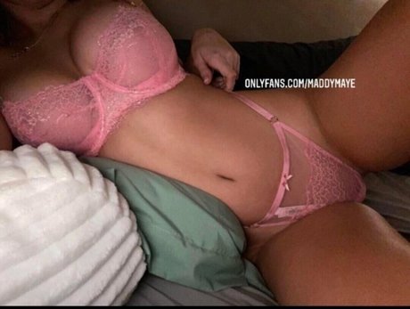 Nacktes geleaktes OnlyFans-Foto von Maddy Maye