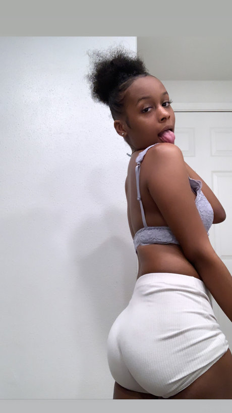 Nacktes geleaktes OnlyFans-Foto von Xxitsyummy