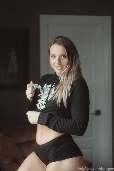 Nacktes geleaktes OnlyFans-Foto von Kelly Gee
