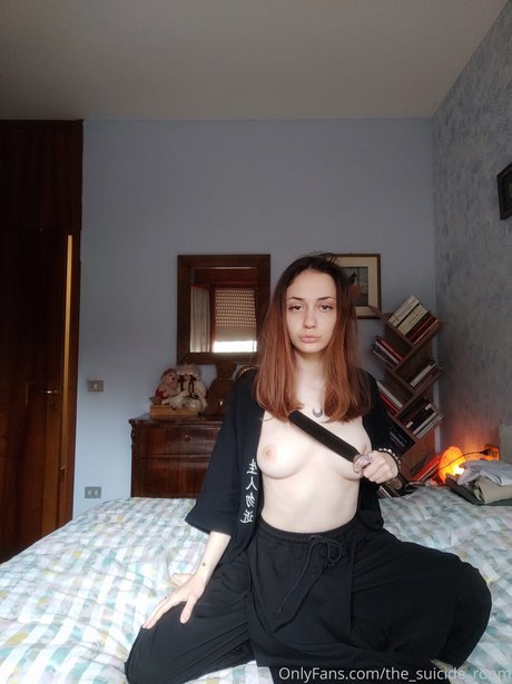 Nacktes geleaktes OnlyFans-Foto von The Suicide Room