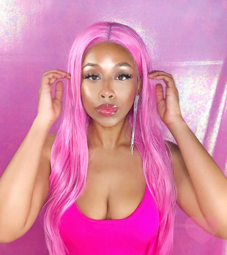 Nacktes geleaktes OnlyFans-Foto von Goddess Honey 777