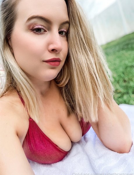 Nacktes geleaktes OnlyFans-Foto von Elizabeth Castravet