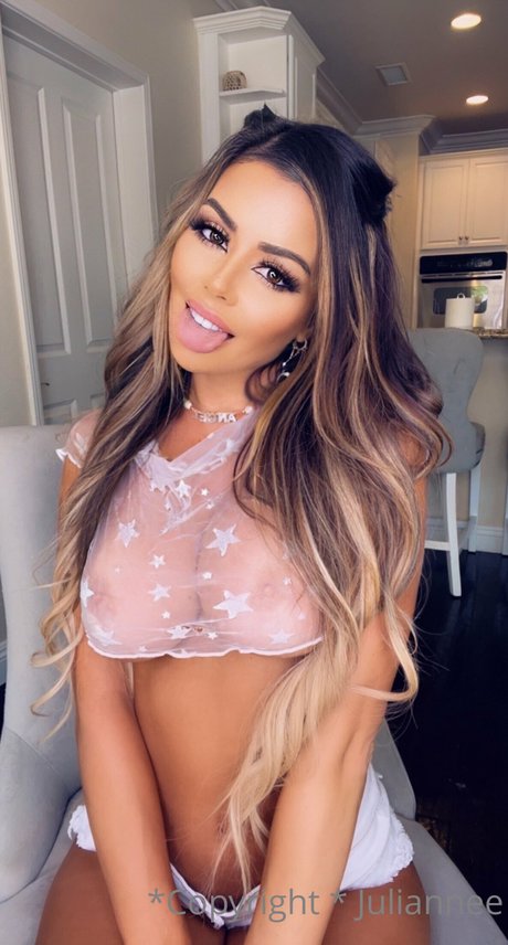 Nacktes geleaktes OnlyFans-Foto von Juliannee