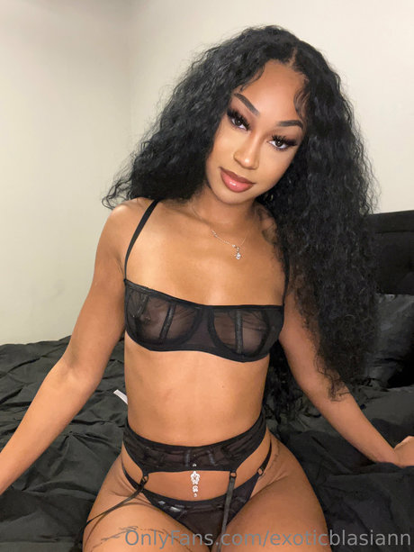 Nacktes geleaktes OnlyFans-Foto von Exoticblasiann