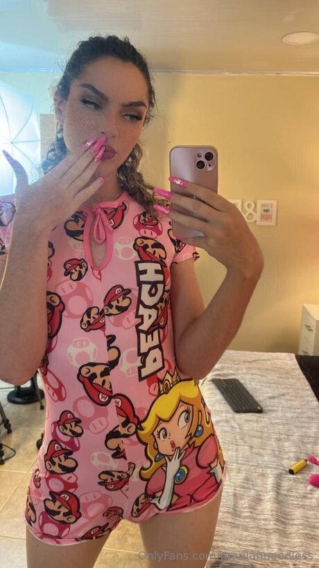 Mariiahneedless
