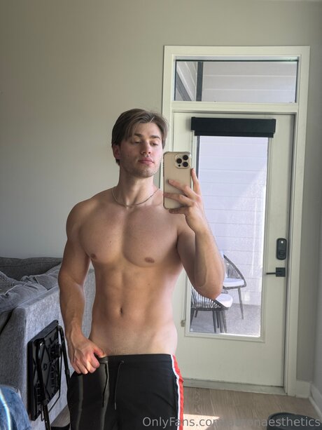 Nacktes geleaktes OnlyFans-Foto von Aaronaesthetics
