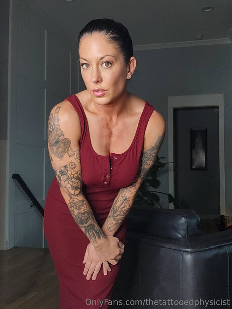 Nacktes geleaktes OnlyFans-Foto von Thetattooedphysicist