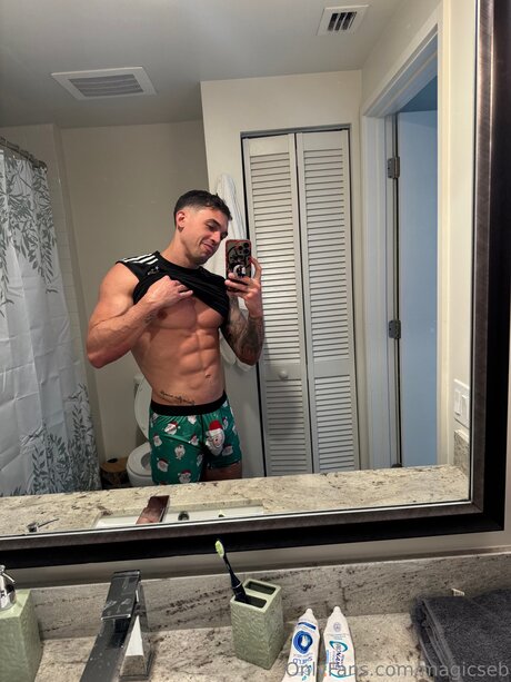 Nacktes geleaktes OnlyFans-Foto von Magicseb
