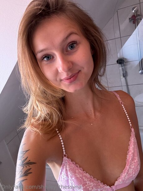 Nacktes geleaktes OnlyFans-Foto von Shelley Thessyna