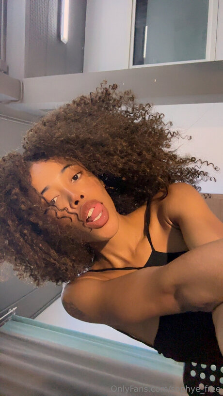 Nacktes geleaktes OnlyFans-Foto von Sophye Free