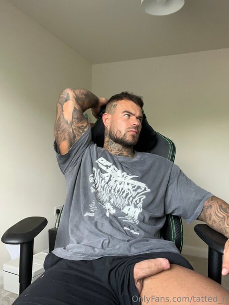 Nacktes geleaktes OnlyFans-Foto von Randyspage