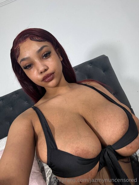 Nacktes geleaktes OnlyFans-Foto von Jazmynuncensored
