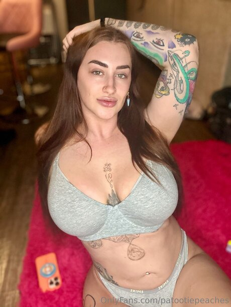 Nacktes geleaktes OnlyFans-Foto von Patootiepeaches