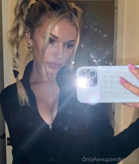 Nacktes geleaktes OnlyFans-Foto von Breckie