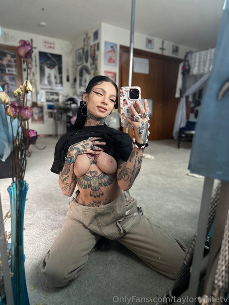 Nacktes geleaktes OnlyFans-Foto von Taylorwhitetv