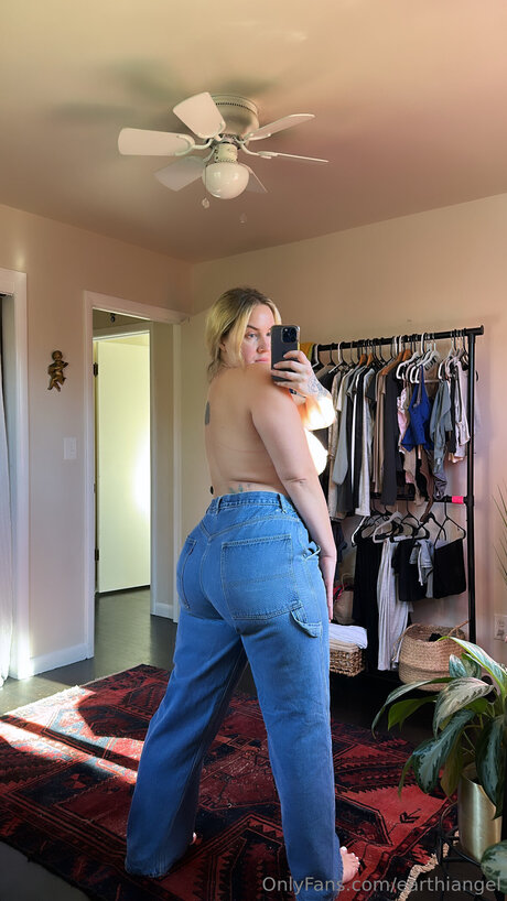 Nacktes geleaktes OnlyFans-Foto von Earthiangel
