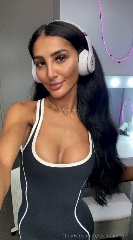 Nacktes geleaktes OnlyFans-Foto von Sarinajasmine
