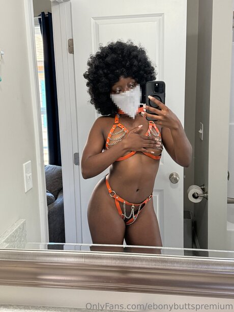 Nacktes geleaktes OnlyFans-Foto von Ebonybuttspremium