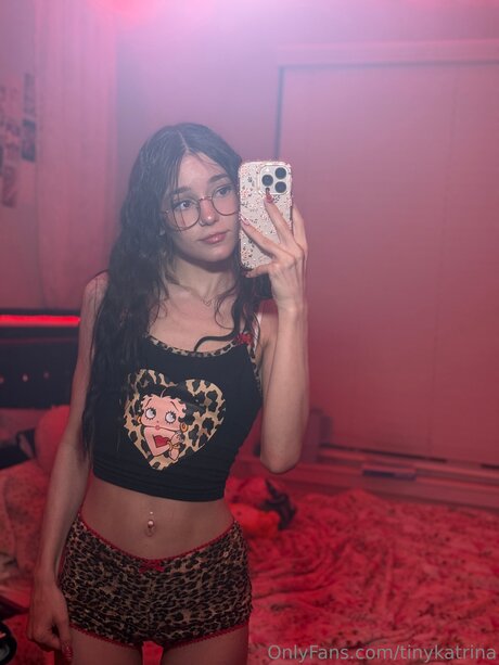 Nacktes geleaktes OnlyFans-Foto von Tinykatrina