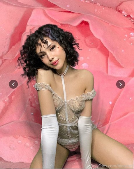 Nacktes geleaktes OnlyFans-Foto von Mina Bell
