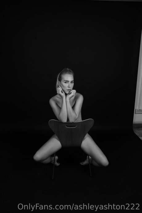 Nacktes geleaktes OnlyFans-Foto von Ashley Ashton