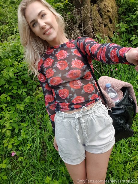 Nacktes geleaktes OnlyFans-Foto von Ashley Ashton
