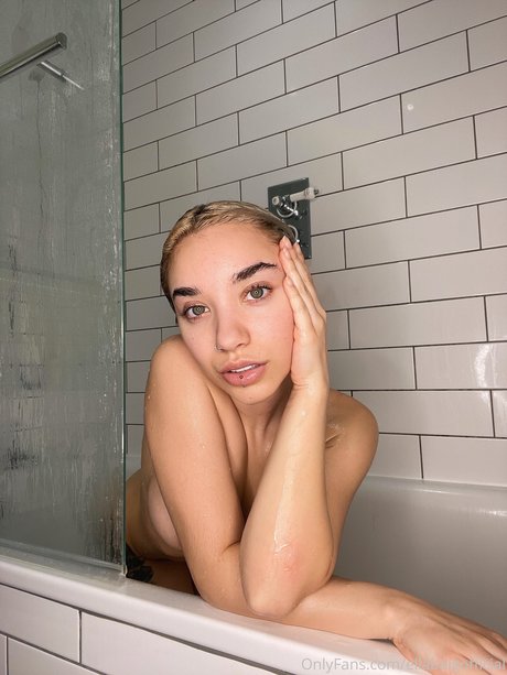 Ella Baig