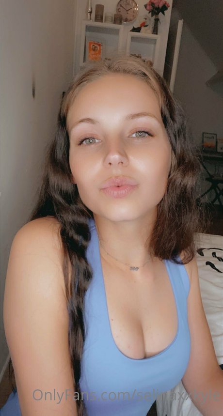 Nacktes geleaktes OnlyFans-Foto von Selina Kyle