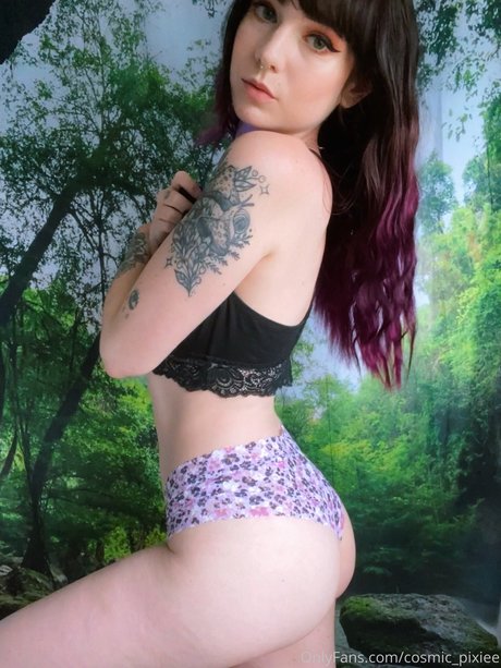 Nacktes geleaktes OnlyFans-Foto von Livpixie