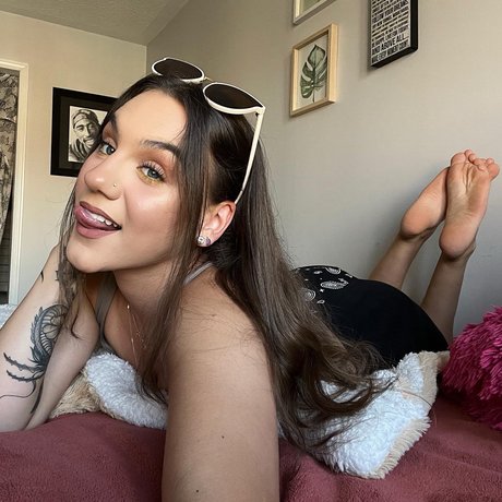 Nacktes geleaktes OnlyFans-Foto von Queenzsfeet