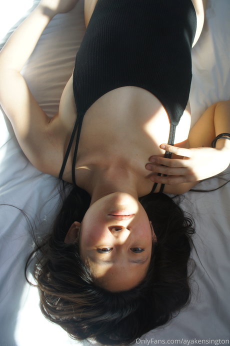 Nacktes geleaktes OnlyFans-Foto von Aya Kensington