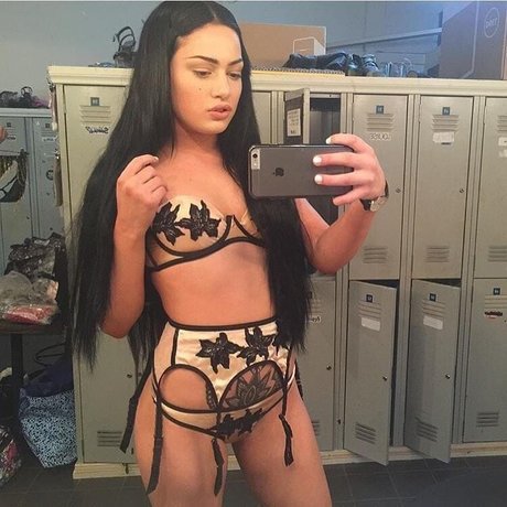 Nacktes geleaktes OnlyFans-Foto von Paige Zayec