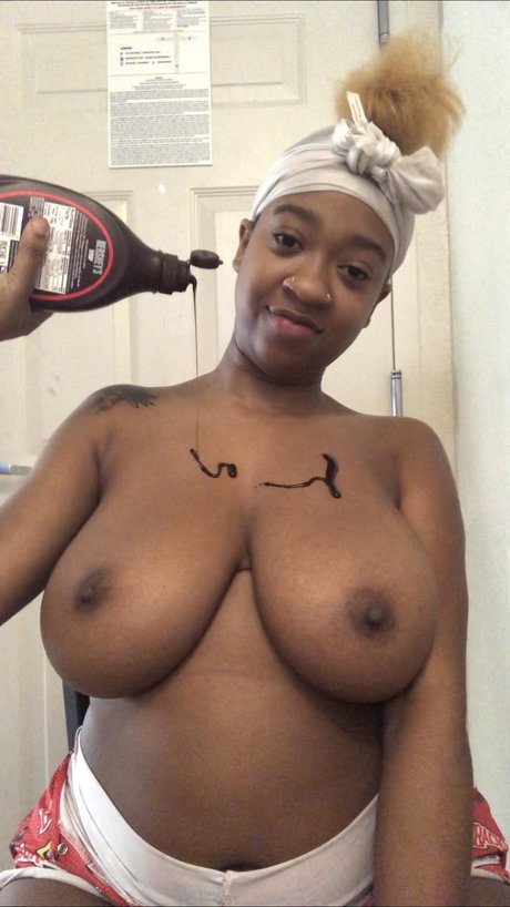 Nacktes geleaktes OnlyFans-Foto von Officialbrii